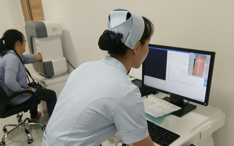 操作醫(yī)生免受任何照射劑量，保證操作醫(yī)生長(zhǎng)期操作安全